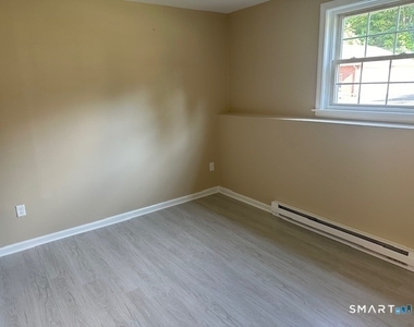 900 South Main Street - Photo Thumbnail 3