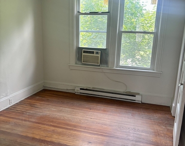 185 Monmouth Avenue - Photo Thumbnail 4