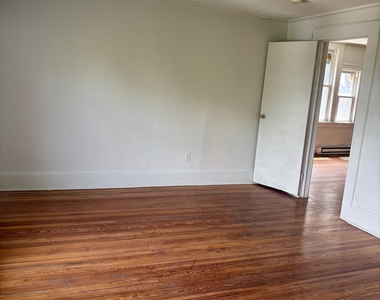 185 Monmouth Avenue - Photo Thumbnail 2