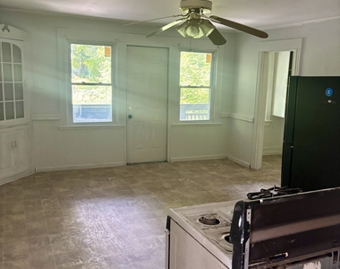 185 Monmouth Avenue - Photo Thumbnail 10