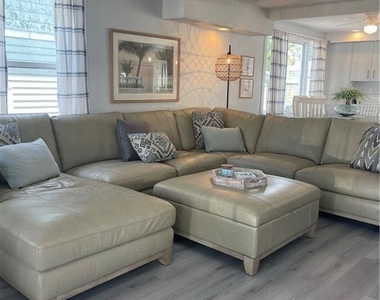 31 Lawrence Avenue - Photo Thumbnail 4