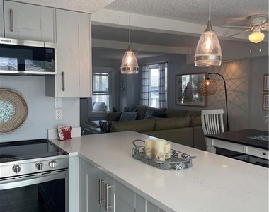 31 Lawrence Avenue - Photo Thumbnail 8