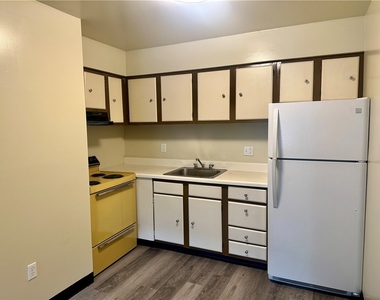 200 Electric Avenue - Photo Thumbnail 4