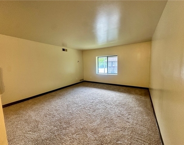 200 Electric Avenue - Photo Thumbnail 3