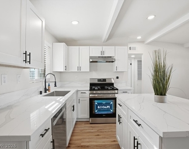 608 Stanford Street - Photo Thumbnail 5