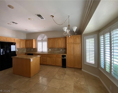 7816 Waterfalls Avenue - Photo Thumbnail 10