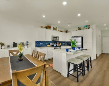 129 Laguna Commons Lane - Photo Thumbnail 5