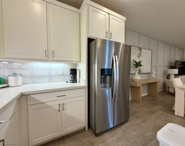 802 Royal Beekman Street - Photo Thumbnail 16