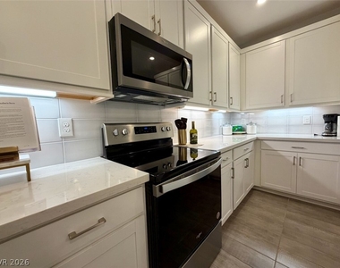 802 Royal Beekman Street - Photo Thumbnail 15