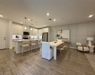 802 Royal Beekman Street - Photo Thumbnail 9