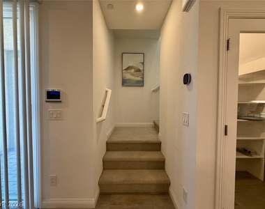 802 Royal Beekman Street - Photo Thumbnail 21