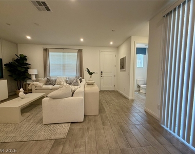 802 Royal Beekman Street - Photo Thumbnail 4