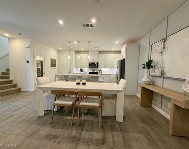 802 Royal Beekman Street - Photo Thumbnail 8