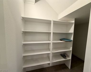 802 Royal Beekman Street - Photo Thumbnail 20