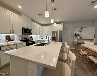 802 Royal Beekman Street - Photo Thumbnail 11
