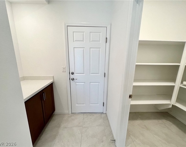 10937 Oregano Avenue - Photo Thumbnail 11