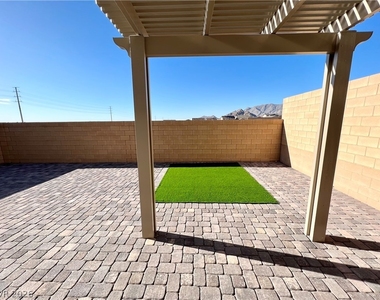 10937 Oregano Avenue - Photo Thumbnail 32