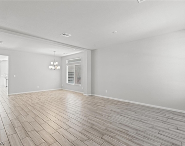 10116 Cascadia Creek Street - Photo Thumbnail 7