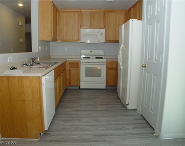 8228 Corset Creek Street - Photo Thumbnail 16