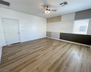 7035 Denio Island Street - Photo Thumbnail 24