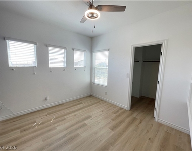 7035 Denio Island Street - Photo Thumbnail 12