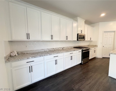 7035 Denio Island Street - Photo Thumbnail 8