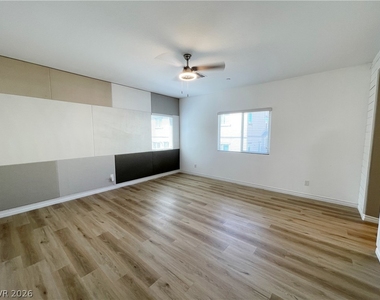 7035 Denio Island Street - Photo Thumbnail 21