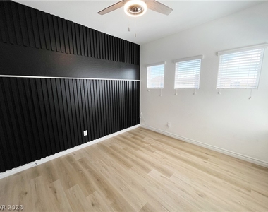 7035 Denio Island Street - Photo Thumbnail 15
