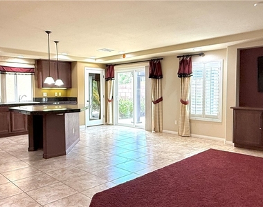 6825 Philharmonic Ave - Photo Thumbnail 7