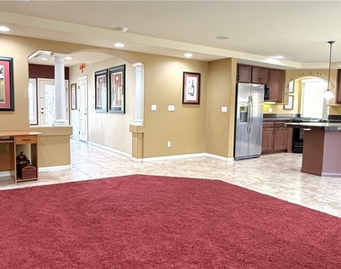 6825 Philharmonic Ave - Photo Thumbnail 6