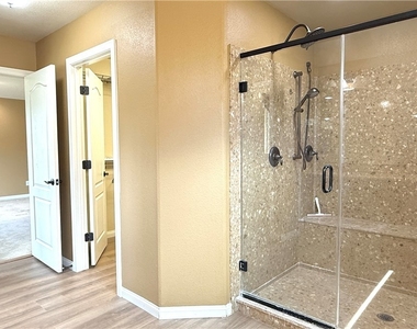 6825 Philharmonic Ave - Photo Thumbnail 28