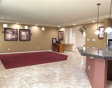 6825 Philharmonic Ave - Photo Thumbnail 13