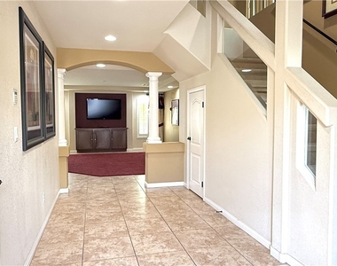 6825 Philharmonic Ave - Photo Thumbnail 3