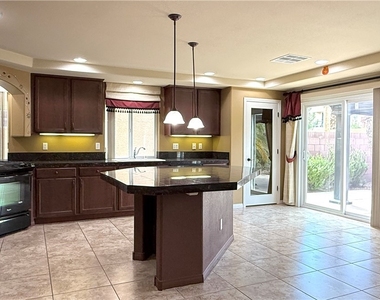 6825 Philharmonic Ave - Photo Thumbnail 10