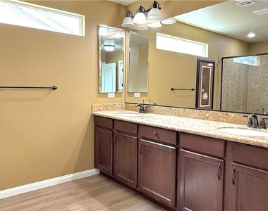6825 Philharmonic Ave - Photo Thumbnail 27
