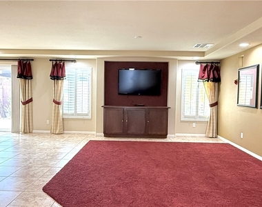 6825 Philharmonic Ave - Photo Thumbnail 5