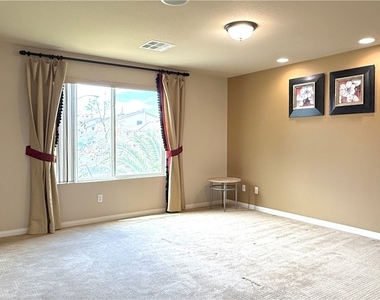 6825 Philharmonic Ave - Photo Thumbnail 22