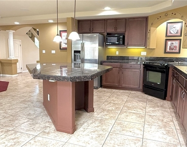 6825 Philharmonic Ave - Photo Thumbnail 14