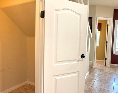 6825 Philharmonic Ave - Photo Thumbnail 17