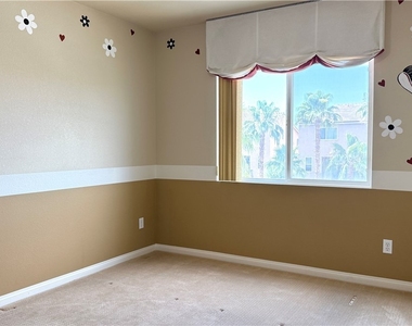 6825 Philharmonic Ave - Photo Thumbnail 47