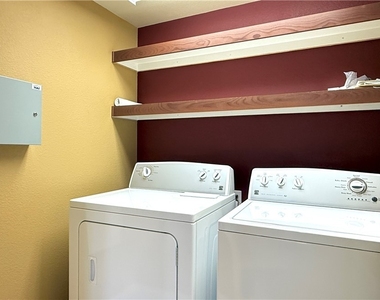 6825 Philharmonic Ave - Photo Thumbnail 29