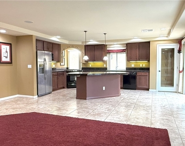 6825 Philharmonic Ave - Photo Thumbnail 8