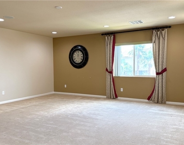 6825 Philharmonic Ave - Photo Thumbnail 41