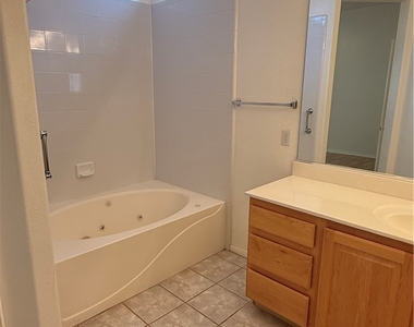 1739 Franklin Chase Terrace - Photo Thumbnail 15
