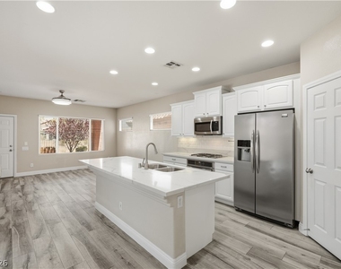 10416 Miners Gulch Avenue - Photo Thumbnail 1
