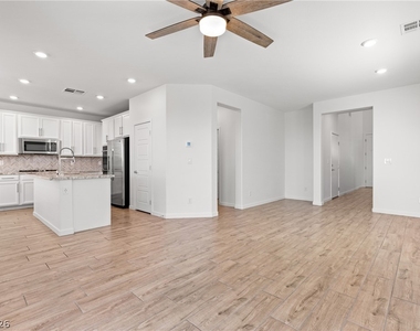 12349 Harbor Isle Avenue - Photo Thumbnail 4
