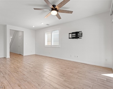 12349 Harbor Isle Avenue - Photo Thumbnail 3