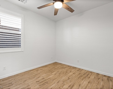 12349 Harbor Isle Avenue - Photo Thumbnail 10