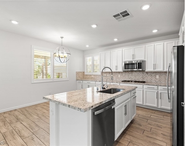 12349 Harbor Isle Avenue - Photo Thumbnail 7