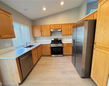 1433 Iron Springs Drive - Photo Thumbnail 2